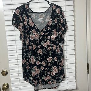 Maurice’s black floral top 24/7 XXL